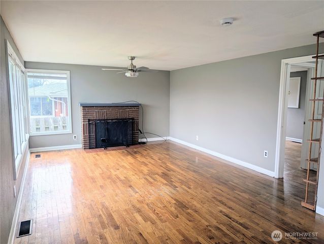 1740 SE 6th Street, Oak Harbor, WA 98277