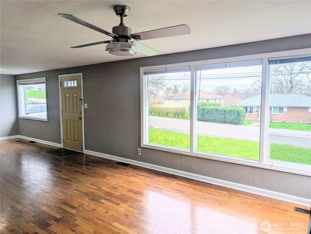 1740 SE 6th Street, Oak Harbor, WA 98277