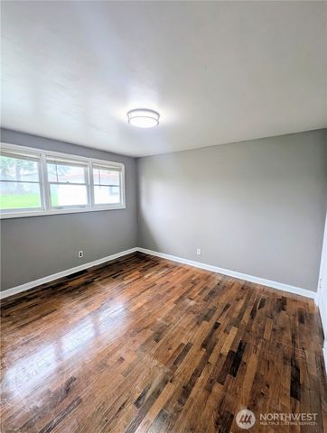 1740 SE 6th Street, Oak Harbor, WA 98277