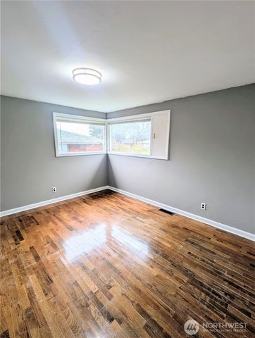 1740 SE 6th Street, Oak Harbor, WA 98277