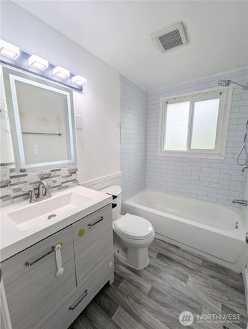 1740 SE 6th Street, Oak Harbor, WA 98277