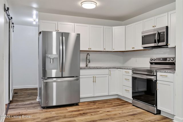 9821 East Ave, Louisville, KY 40272