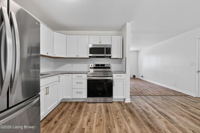 9821 East Ave, Louisville, KY 40272