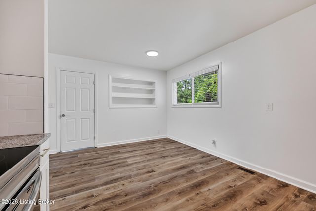 9821 East Ave, Louisville, KY 40272