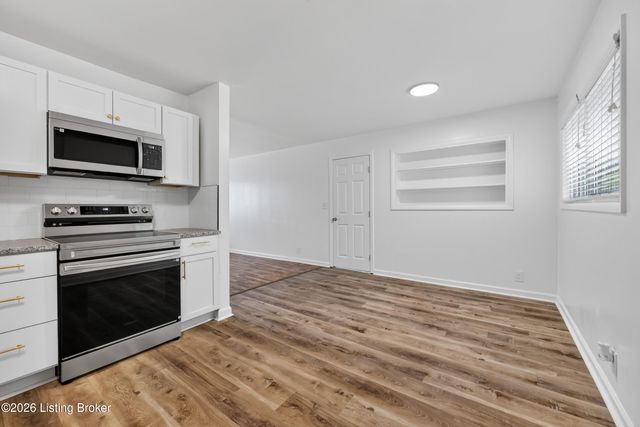 9821 East Ave, Louisville, KY 40272