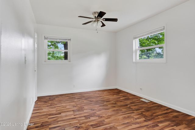 9821 East Ave, Louisville, KY 40272