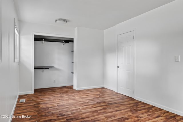9821 East Ave, Louisville, KY 40272