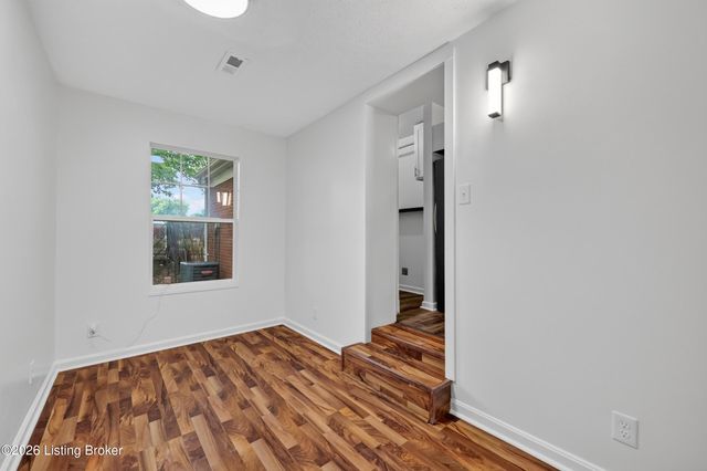 9821 East Ave, Louisville, KY 40272