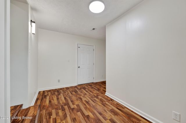 9821 East Ave, Louisville, KY 40272