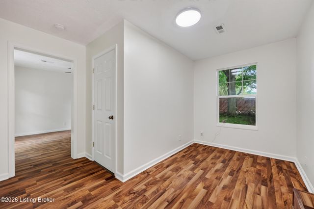 9821 East Ave, Louisville, KY 40272