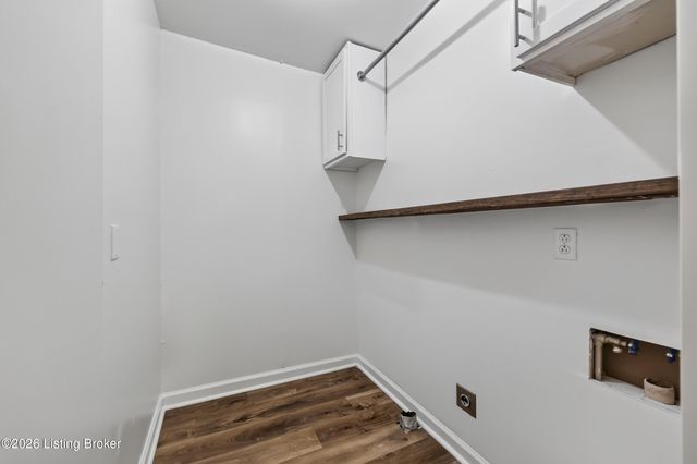 9821 East Ave, Louisville, KY 40272