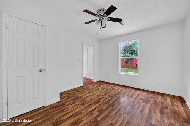 9821 East Ave, Louisville, KY 40272