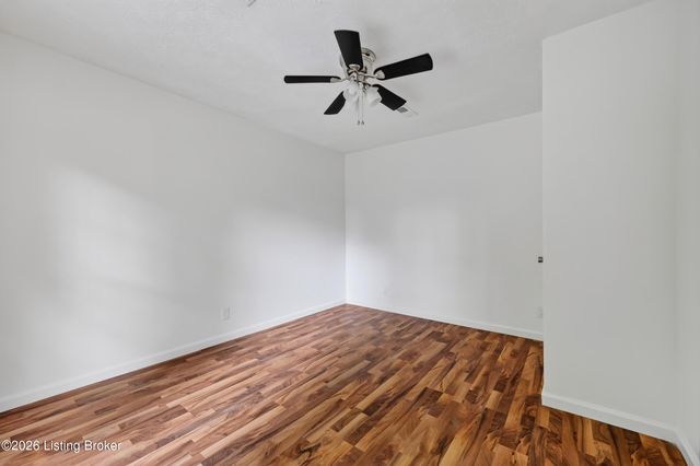 9821 East Ave, Louisville, KY 40272