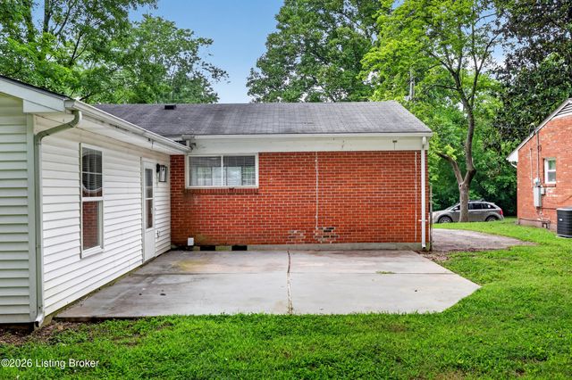 9821 East Ave, Louisville, KY 40272