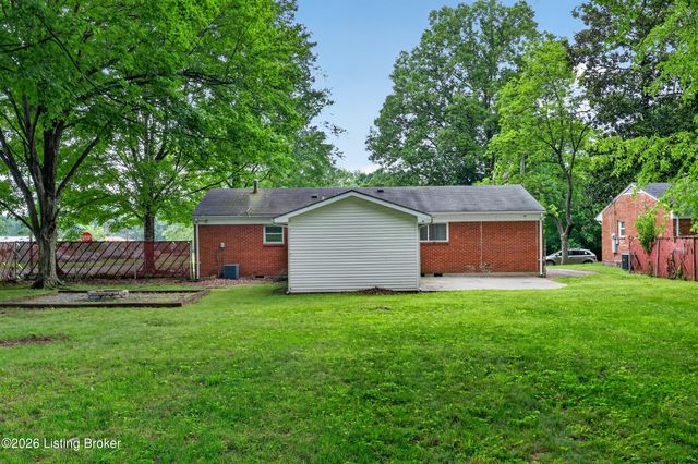 9821 East Ave, Louisville, KY 40272