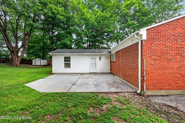 9821 East Ave, Louisville, KY 40272