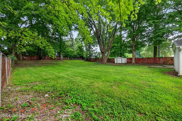 9821 East Ave, Louisville, KY 40272