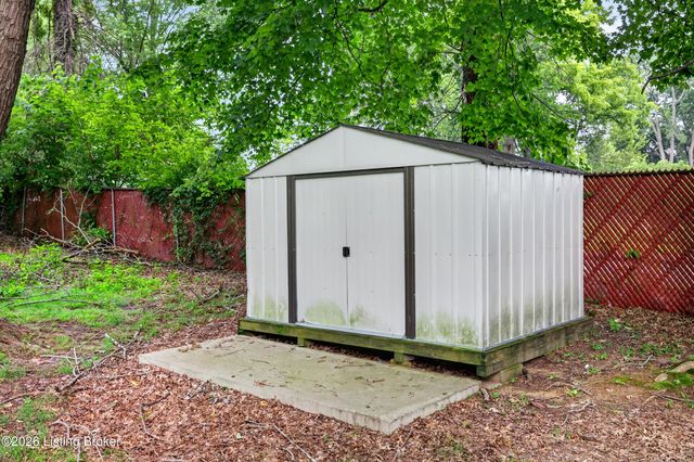 9821 East Ave, Louisville, KY 40272