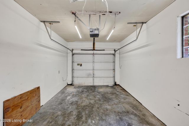 9821 East Ave, Louisville, KY 40272