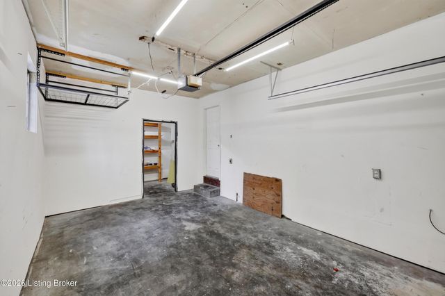9821 East Ave, Louisville, KY 40272