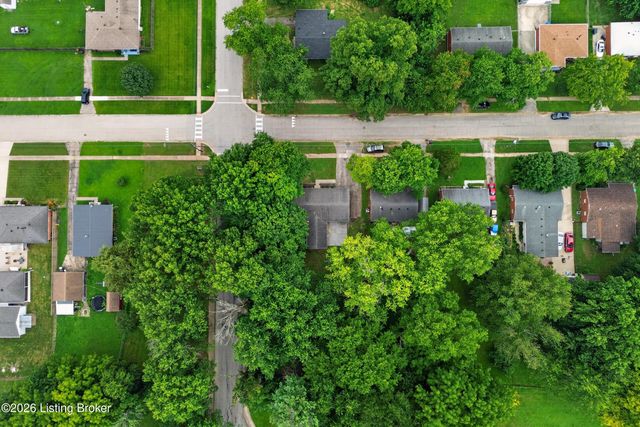 9821 East Ave, Louisville, KY 40272