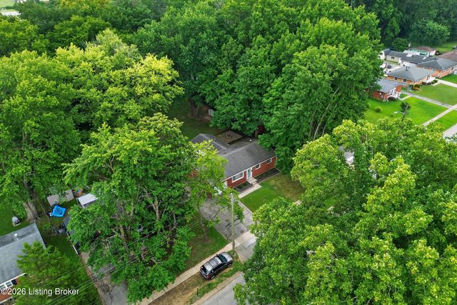 9821 East Ave, Louisville, KY 40272