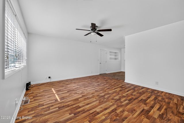 9821 East Ave, Louisville, KY 40272