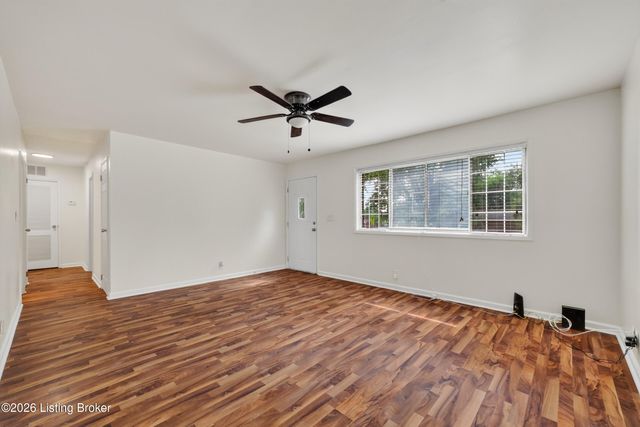 9821 East Ave, Louisville, KY 40272