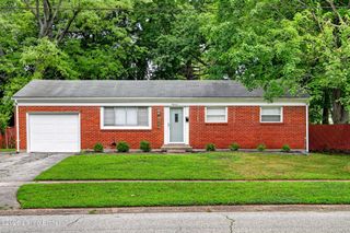 9821 East Ave, Louisville, KY 40272