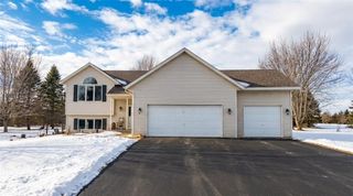 602 Summerfield Circle, Hudson, WI 54016