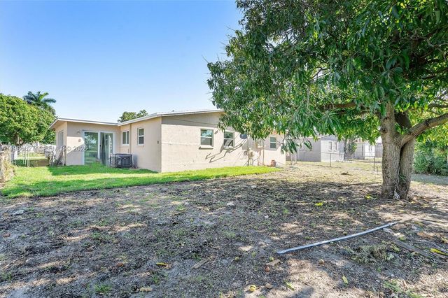 550 NW 17th St, Pompano Beach, FL 33060