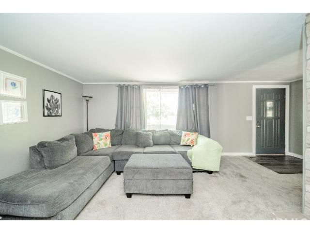 953 Earl Drive, Upland, IN 46989