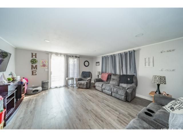 953 Earl Drive, Upland, IN 46989