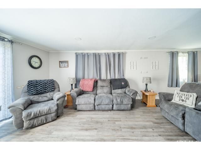 953 Earl Drive, Upland, IN 46989