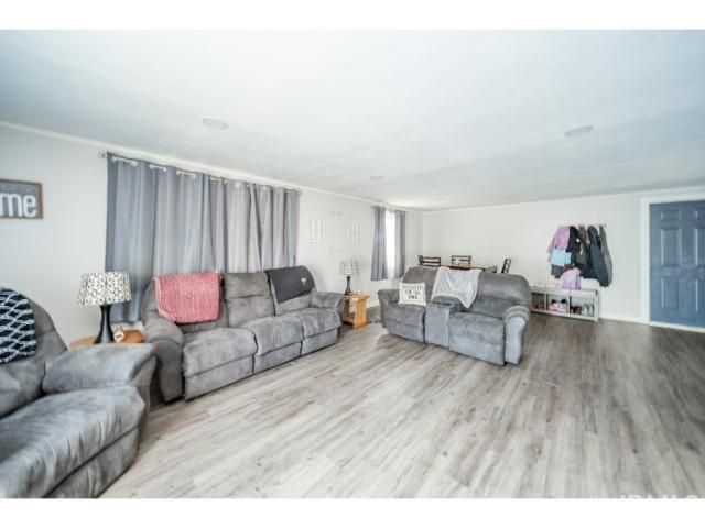 953 Earl Drive, Upland, IN 46989