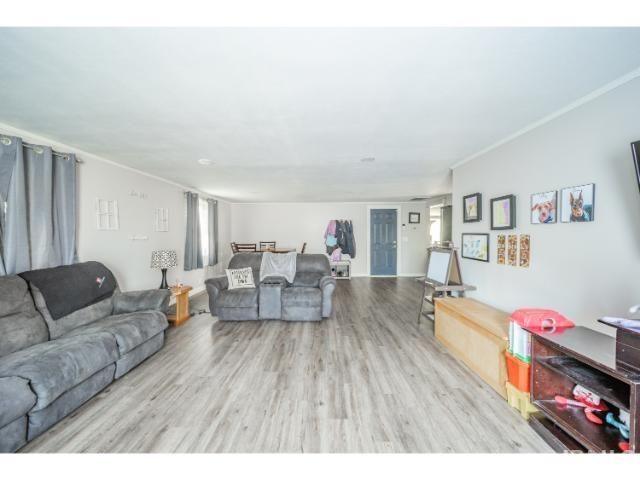 953 Earl Drive, Upland, IN 46989