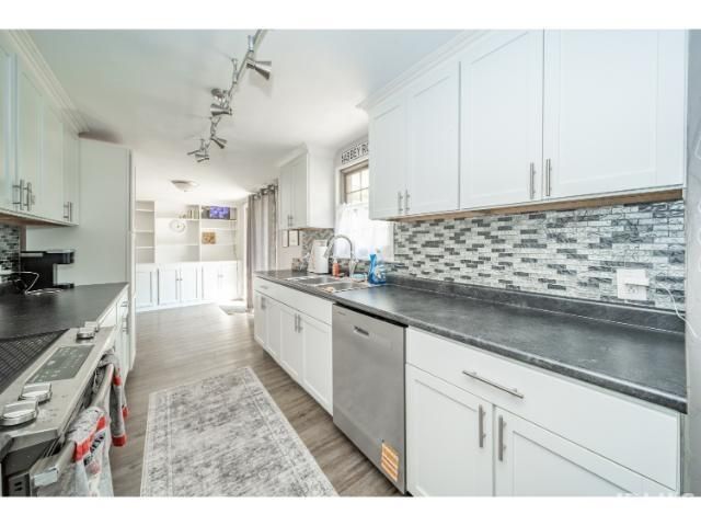 953 Earl Drive, Upland, IN 46989