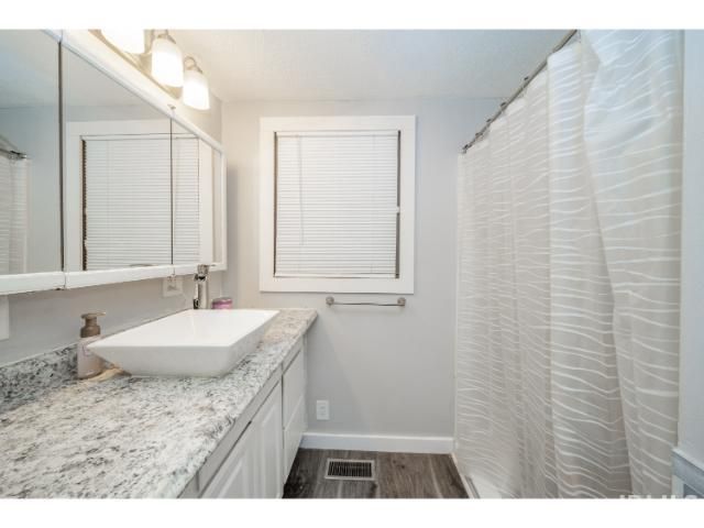 953 Earl Drive, Upland, IN 46989