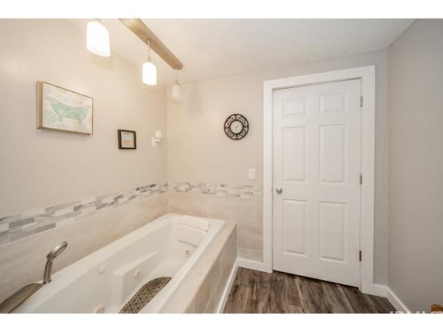 953 Earl Drive, Upland, IN 46989