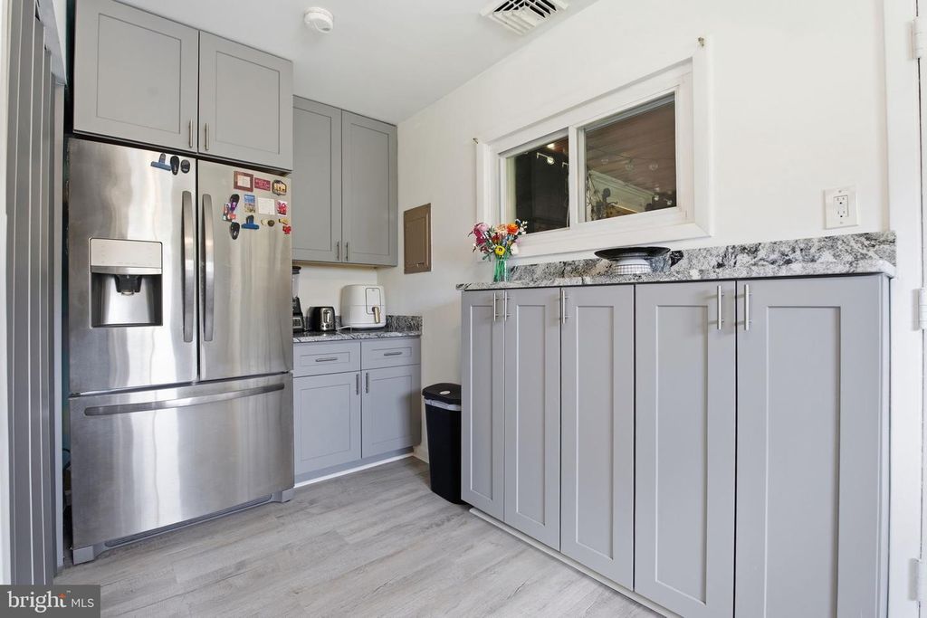 Image 10 of property listing at 8607 MIDI AVE, Baltimore, MD 21234