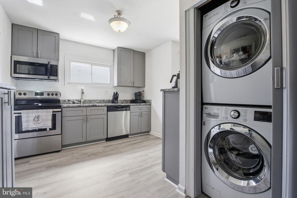 Image 11 of property listing at 8607 MIDI AVE, Baltimore, MD 21234