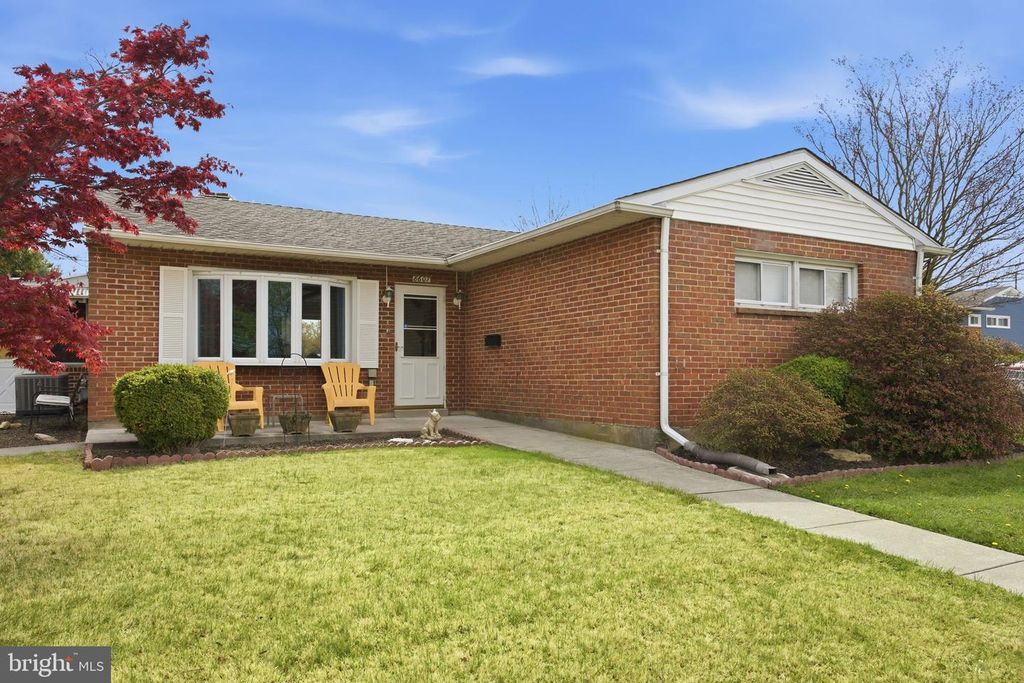 Image 3 of property listing at 8607 MIDI AVE, Baltimore, MD 21234