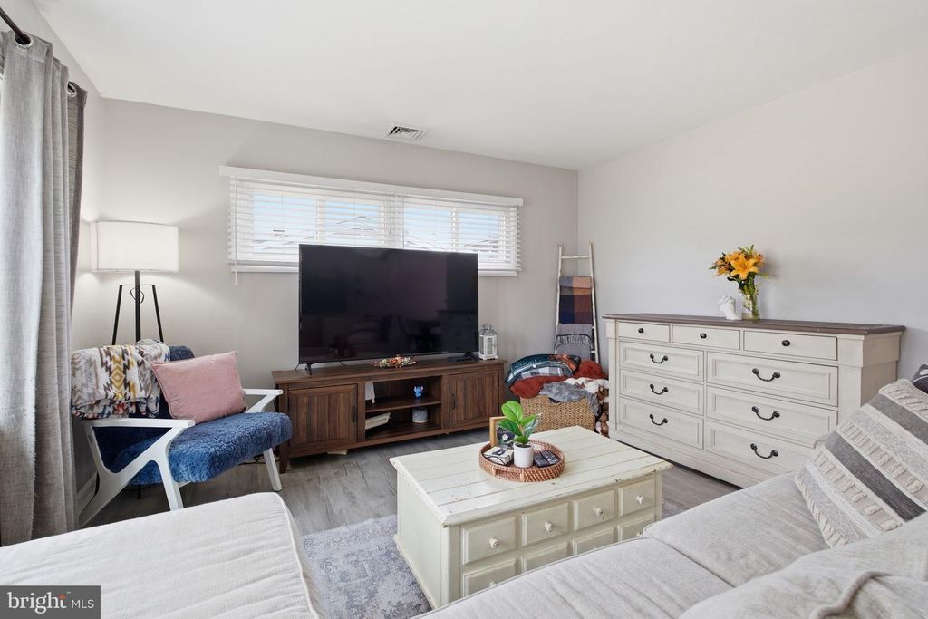 Image 7 of property listing at 8607 MIDI AVE, Baltimore, MD 21234