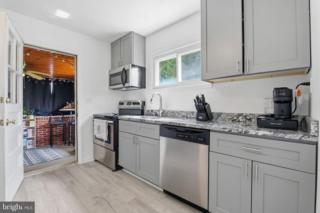 Image 8 of property listing at 8607 MIDI AVE, Baltimore, MD 21234