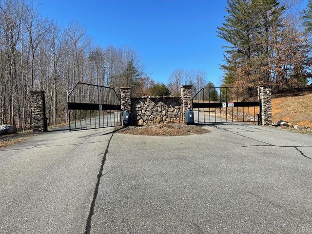 148 Eagle Pointe Shores DR, Pittsville, VA 24139