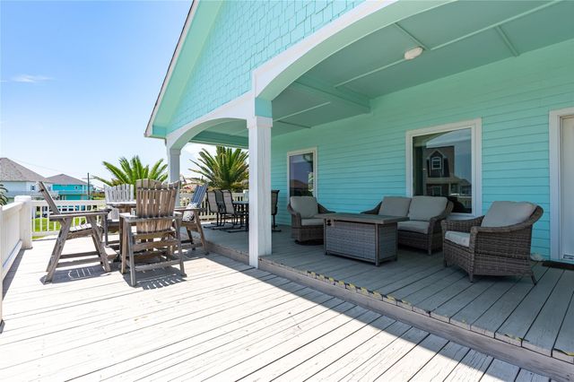 2585 Tide Drive, Crystal Beach, TX 77650