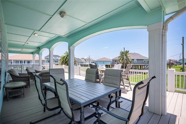 2585 Tide Drive, Crystal Beach, TX 77650