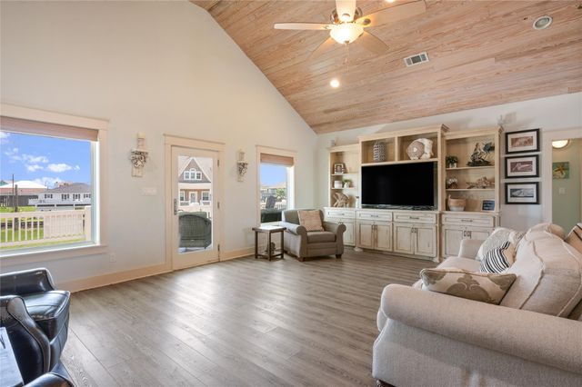 2585 Tide Drive, Crystal Beach, TX 77650