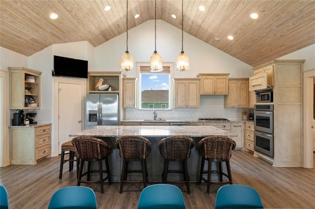 2585 Tide Drive, Crystal Beach, TX 77650