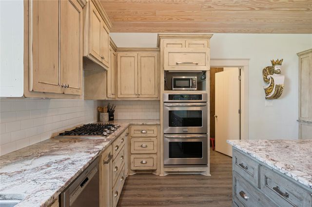 2585 Tide Drive, Crystal Beach, TX 77650